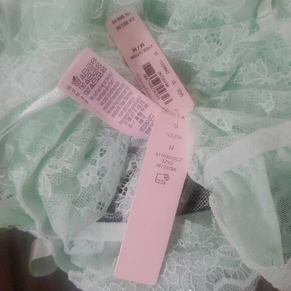 NWT VICTORIA SECRET FLYAWAY LACE BABY DOLL SET - Picture 4 of 9